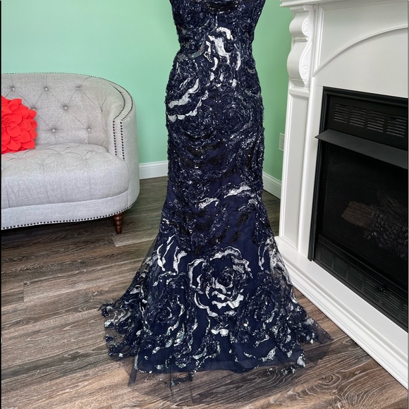 Teri Jon Gown - Picture 9 of 17